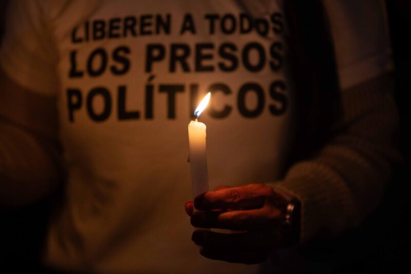 Venezuela liberta adolescente condenado por “terrorismo”