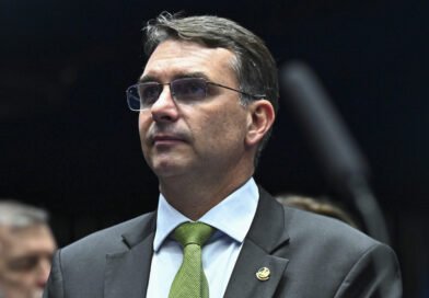 Flávio Bolsonaro diz que Judiciário foi aparelhado por Lula