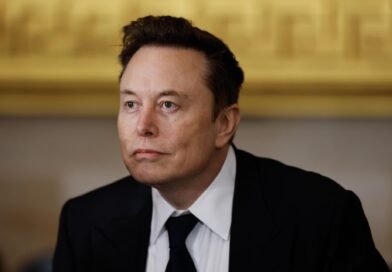 Musk denuncia como “ataque político” operação na França
