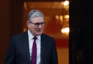 Caso Epstein leva à renúncia de chefe de gabinete britânico