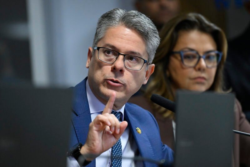 Senador aciona PGR para afastar Toffoli do caso Master