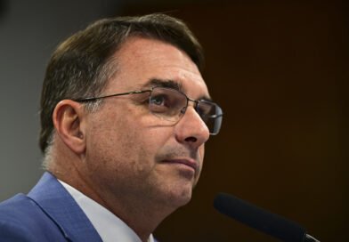 Flávio Bolsonaro aposta em discurso duro na segurança