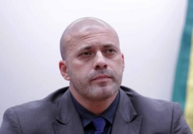 Moraes autoriza Daniel Silveira a se casar e limita duração da festa