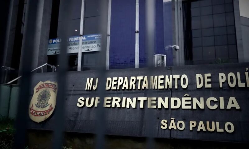 PF prende russo incluído na lista vermelha da Interpol