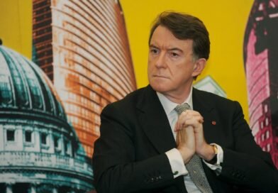 Político trabalhista ligado a Epstein deixa o Parlamento