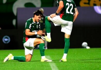 Palmeiras faz 5 a 1 no Vitória e ganha a primeira no Brasileirão